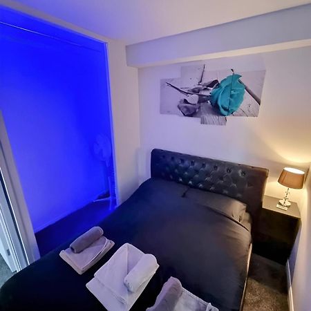 Sleek & Stylish - E15 Apartment With Parking Лондон Екстер'єр фото