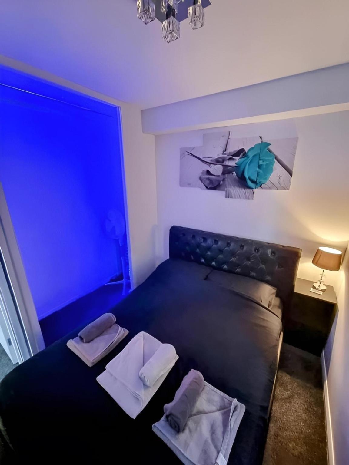 Sleek & Stylish - E15 Apartment With Parking Лондон Екстер'єр фото