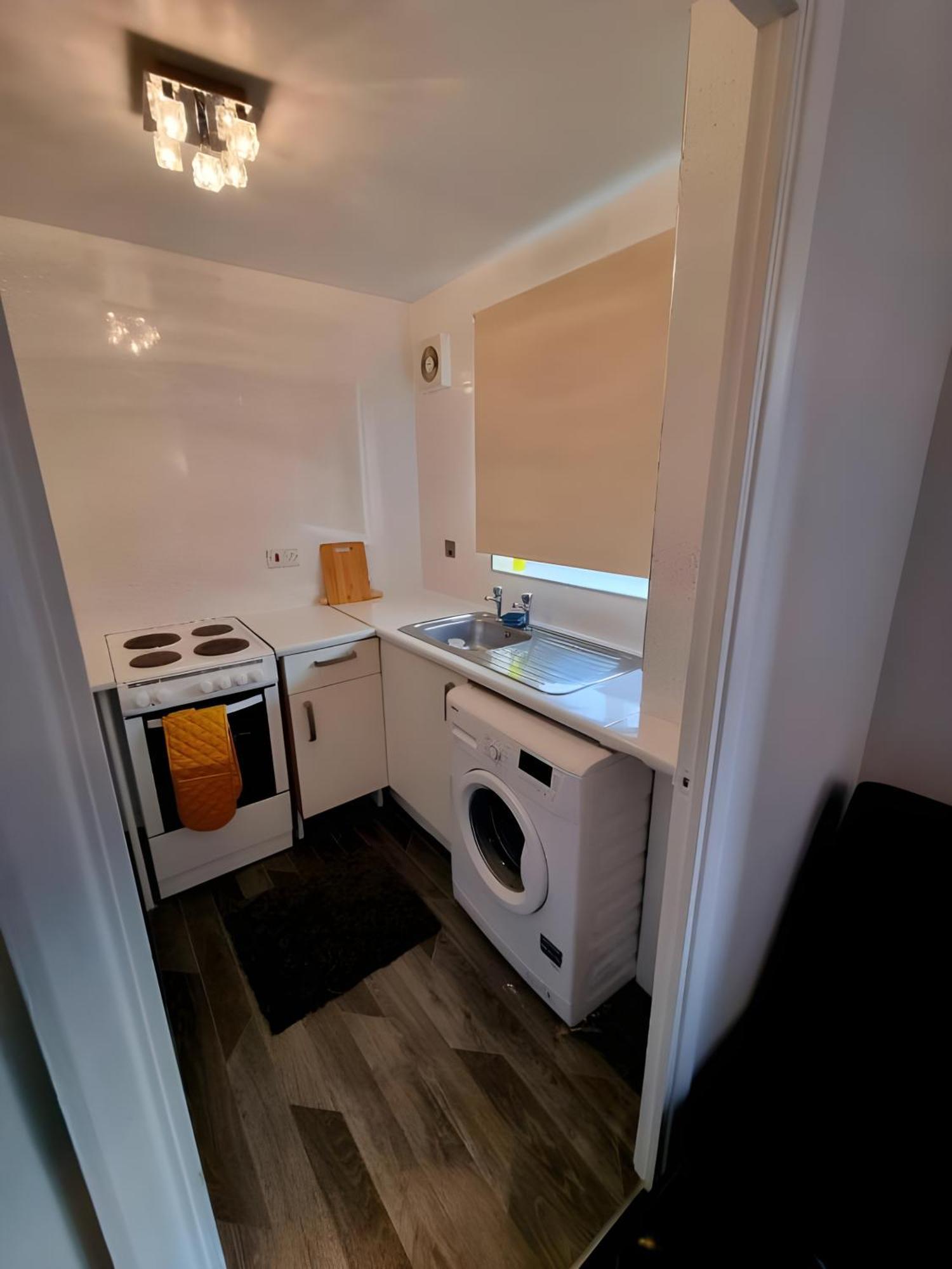 Sleek & Stylish - E15 Apartment With Parking Лондон Екстер'єр фото